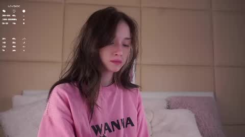 Mia online show from June 17, 1:19 am