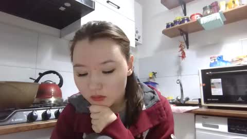 Lily online show from December 19, 2:13 pm