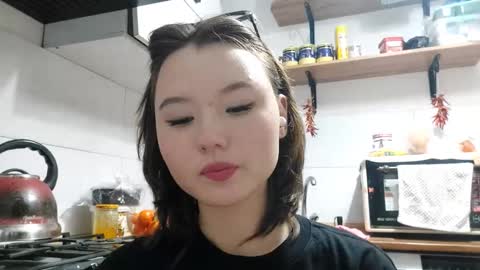 Lily online show from February 10, 1:59 pm