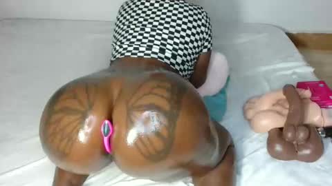 Snapshot of talisha254 chatting on May 1, 3:00 am butterflyass online show from May 1, 3:00 am