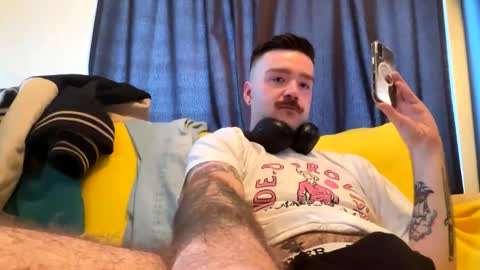 Snapshot of talltop14 chatting on April 8, 10:21 pm talltop14 online show from April 8, 10:21 pm