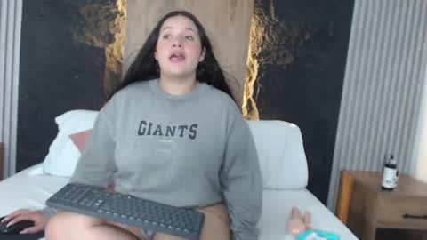 T AMARA online show from February 4, 7:09 pm