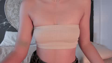 Snapshot of tamarathompsonn chatting on January 5, 3:34 pm Tamara. online show from January 5, 3:34 pm