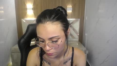 Snapshot of tamy_b_ chatting on March 7, 3:47 am tamy online show from March 7, 3:47 am