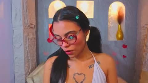 Snapshot of tamy_b_ chatting on March 25, 3:34 am tamy online show from March 25, 3:34 am