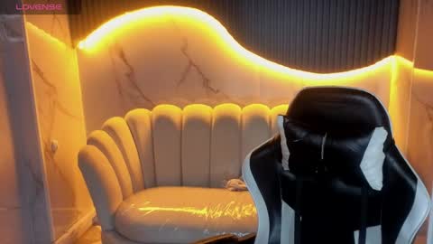 Snapshot of tamy_b_ chatting on March 30, 3:35 pm tamy online show from March 30, 3:35 pm