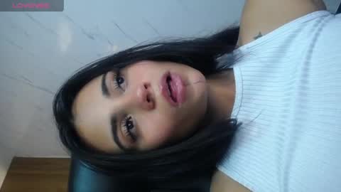 Snapshot of tamy_b_ chatting on April 9, 6:19 am tamy online show from April 9, 6:19 am