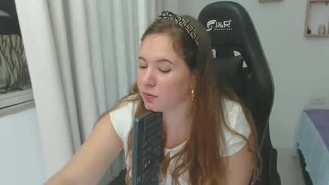 Snapshot of tamy_shine87 chatting on February 8, 2:36 am Im Samy online show from February 8, 2:36 am