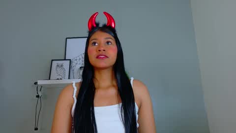 Snapshot of taniataylor__ chatting on March 28, 11:43 am T A N I A online show from March 28, 11:43 am