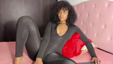 Snapshot of tanisha_owens2 chatting on December 14, 2:01 am TANISHA online show from December 14, 2:01 am