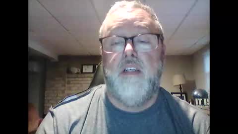 Snapshot of tank106 chatting on April 4, 11:35 pm tank106 online show from April 4, 11:35 pm
