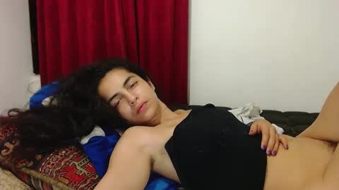 Snapshot of tantricroots chatting on December 5, 6:21 am Angeline Follow online show from December 5, 6:21 am