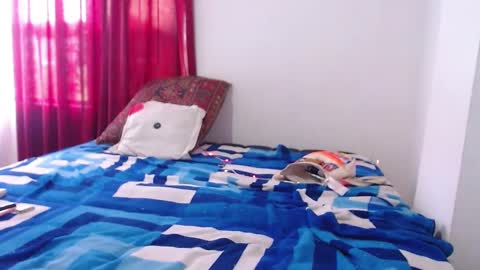 Snapshot of tantricroots chatting on December 7, 7:43 pm Angeline Follow online show from December 7, 7:43 pm