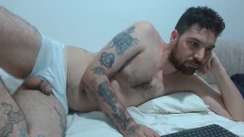 Snapshot of tap_hand2 chatting on November 15, 9:39 am jimmy online show from November 15, 9:39 am