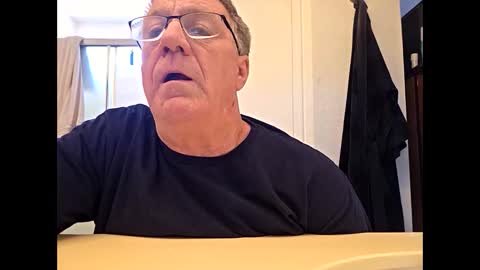 Snapshot of tapper1211 chatting on June 10, 10:30 pm tapper1211 online show from June 10, 10:30 pm