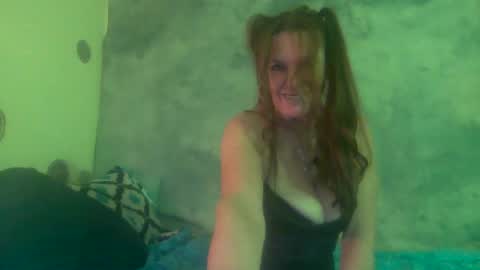 Snapshot of taralynn7136 chatting on January 9, 5:34 am tara lynn online show from January 9, 5:34 am