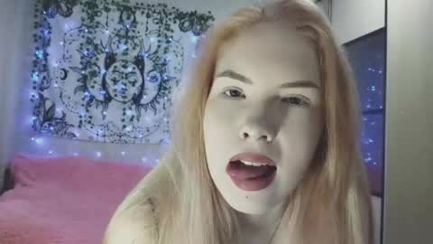 Snapshot of tarantino_girl chatting on November 22, 6:23 am Vetta online show from November 22, 6:23 am