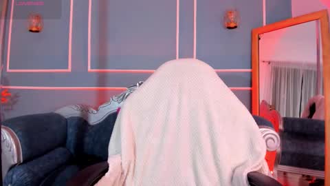 Snapshot of tarataylorr chatting on November 21, 2:43 am Tara online show from November 21, 2:43 am