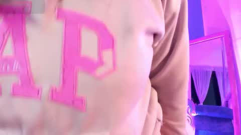 Snapshot of tarataylorr chatting on November 25, 2:22 am Tara online show from November 25, 2:22 am