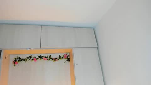  T A R A  online show from October 9, 4:10 am