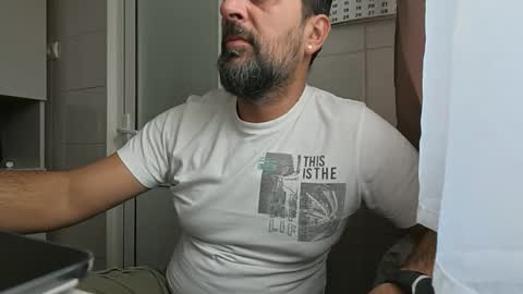 Snapshot of tarkan198 chatting on November 6, 10:38 am tarkan198 online show from November 6, 10:38 am