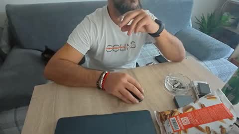 Snapshot of tarkan198 chatting on November 24, 12:27 pm tarkan198 online show from November 24, 12:27 pm