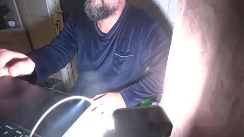 Snapshot of tarkan198 chatting on December 14, 10:25 pm tarkan198 online show from December 14, 10:25 pm