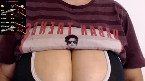 Snapshot of tarrant_ chatting on November 6, 12:11 am tarrant_ online show from November 6, 12:11 am