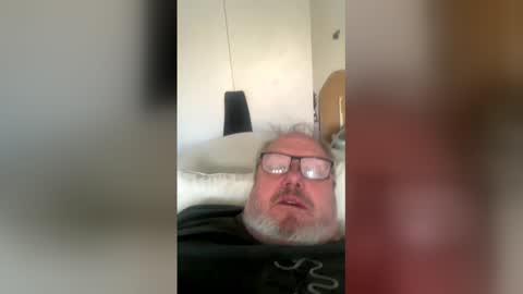 Snapshot of tarzan5462 chatting on February 15, 3:20 pm tarzan5462 online show from February 15, 3:20 pm