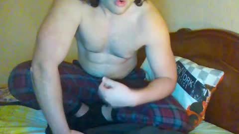 Snapshot of tarzanwild68 chatting on December 2, 11:18 pm TarzanWild68 online show from December 2, 11:18 pm
