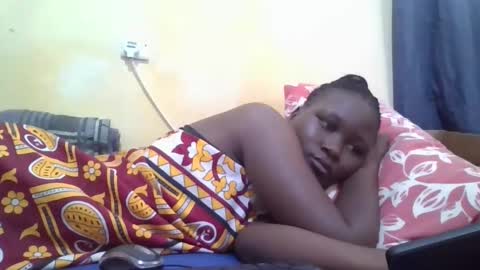 Snapshot of tashacute20 chatting on April 1, 8:15 am tashacute20 online show from April 1, 8:15 am
