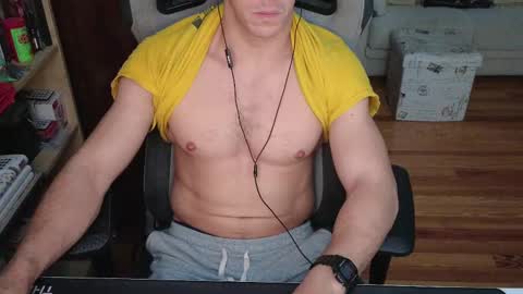 Snapshot of taskataska07 chatting on February 16, 3:38 pm Carlenjoyswithoil online show from February 16, 3:38 pm