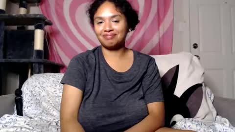 Snapshot of tasteekitty chatting on October 27, 6:17 am Tastee Kitty online show from October 27, 6:17 am