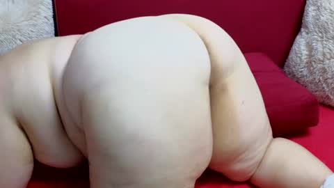 Snapshot of tastychubby chatting on December 17, 12:45 am Clau online show from December 17, 12:45 am