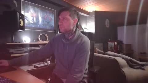 Snapshot of tat2edtoy chatting on February 18, 7:52 pm tat2edtoy online show from February 18, 7:52 pm