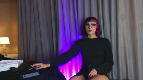 Snapshot of tati_cardenas chatting on March 4, 7:30 am AME online show from March 4, 7:30 am