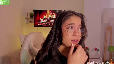 Snapshot of tati_reyes chatting on November 1, 11:45 am Tatiana --- Schedule Monday to Sundays 800  to 200  UTC-5 online show from November 1, 11:45 am