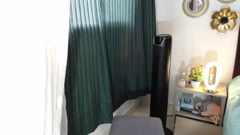 Snapshot of tatiana_monteros chatting on February 19, 6:48 pm tatiana_monteros online show from February 19, 6:48 pm