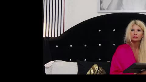 Snapshot of tatiananova chatting on May 2, 3:44 am Tatiana Nova online show from May 2, 3:44 am
