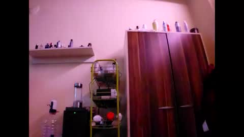 Snapshot of tatko874482 chatting on February 15, 4:25 pm Beliqnegar online show from February 15, 4:25 pm