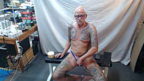 Snapshot of tatsdude chatting on October 12, 9:14 pm inkbator online show from October 12, 9:14 pm