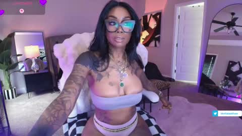Tatted Queen online show from March 30, 2:40 pm