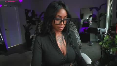 Tatted Queen online show from June 29, 8:20 pm