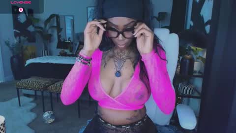 Tatted Queen online show from July 23, 7:23 pm