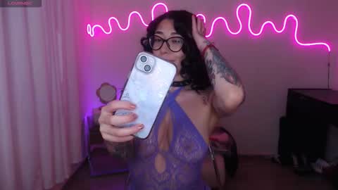 Snapshot of tattoo_highmami chatting on January 15, 5:12 am High Mami online show from January 15, 5:12 am