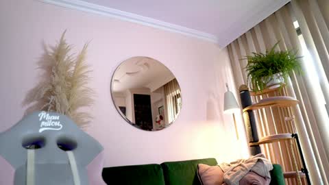 Nathalie Hardy  online show from January 14, 6:35 pm