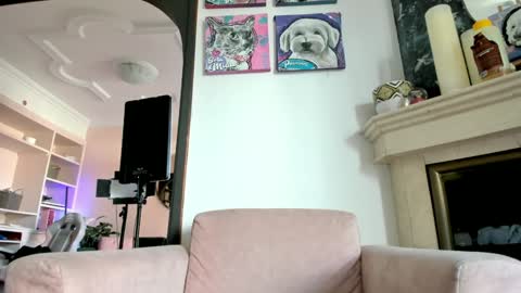 Nathalie Hardy  online show from March 20, 8:14 pm