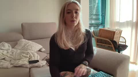 tattoobbgirl online show from April 3, 4:27 pm