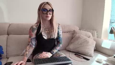 tattoobbgirl online show from June 27, 4:01 pm
