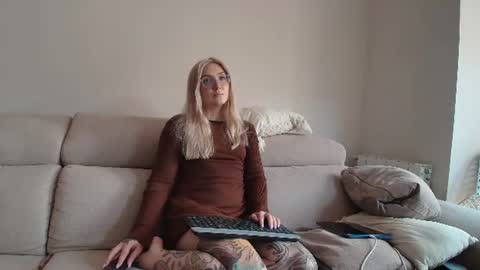 tattoobbgirl online show from July 21, 6:10 pm